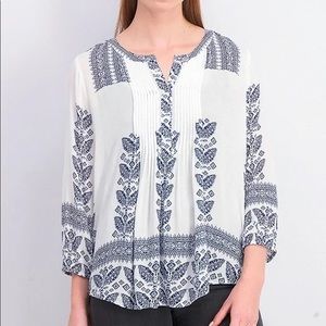 Pale Sky || Women's Amely Split Neck Top, White/Navy Small size PS
